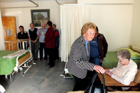‘n Kykie in die nuwe Nasorg-eenheid van Herberg-aan-See tydens die amptelike opening